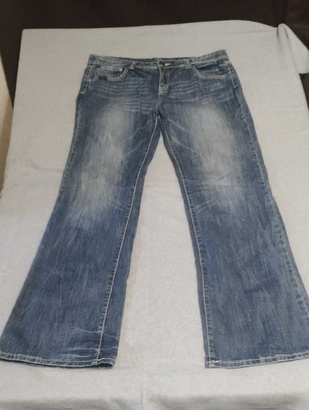 Classic Flare Wide-Leg Jeans in Faded Blue
